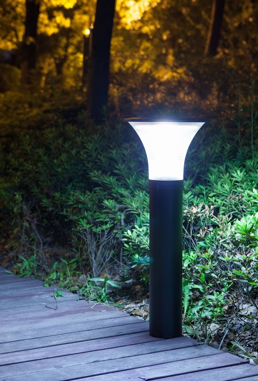 LunaGlow Bollard Path Light