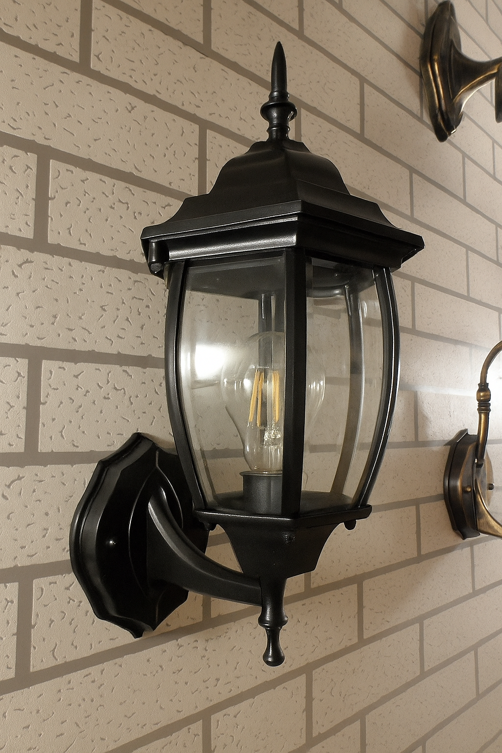 Windsor Outdoor Wall Sconce